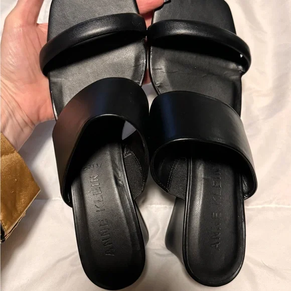 Anne Klein wedge slip on. - Picture 2 of 6